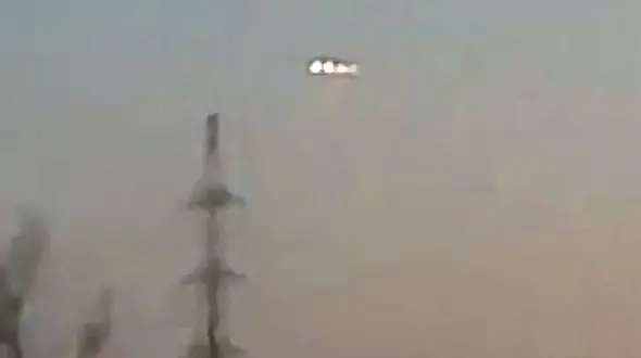 دیده شدن شئی عجیب در آسمان + عکس