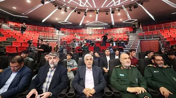 تقدیر از ملی پوشان کشتی با حضور فرمانده سپاه و وزیر ورزش/ برخورد گرم سردار سلامی با یزدانی + عکس و فیلم