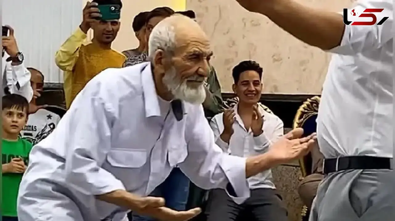 آواز شاد؛ پیرمرد 110 ساله قالی کرمون چه رقص پر ملاتی میکنه  همه چشاشون چارتا شده