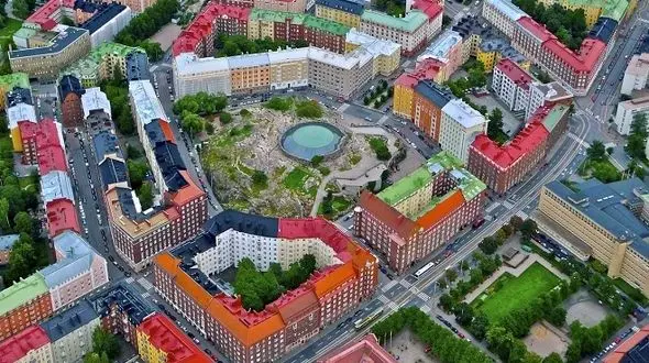 تصاویری دیدنی از کلیسایی که همه را میخکوب می‌کند! 
