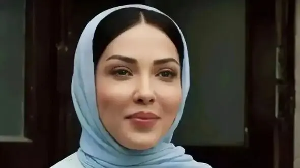 نگاهی به عکس های قدیمی لیلا اوتادی/ از عکس یادگاری در کنار برج ایفل تا عکس با تنفگ شکاری!