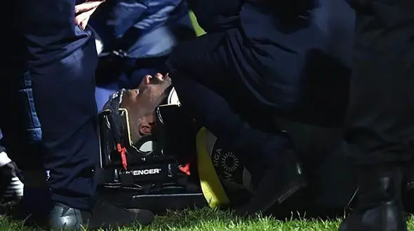 فیلم لحظه ضربه مغزی شدن همبازی مهدی طارمی 