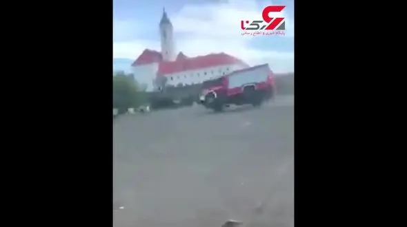 حادثه‌ای عجیب برای خودروی آتش نشانی در محل حادثه+ فیلم