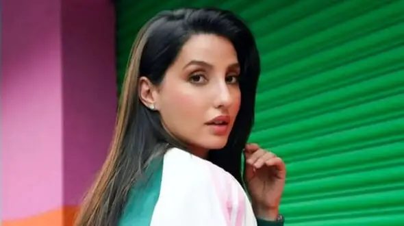 تجربه ترسناک نورا فتحی / تصادف ستاره بالیوود در بمبئی + عکس 