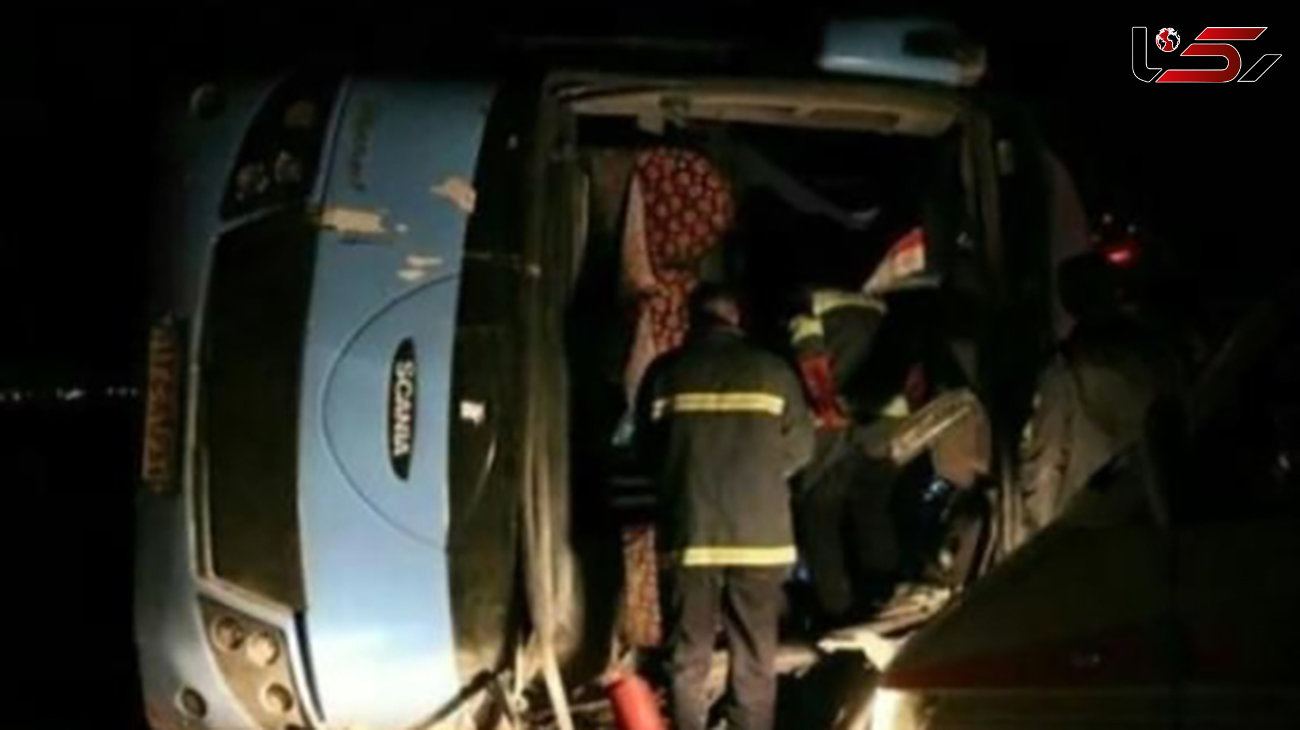  18 مصدوم در واژگونی اتوبوس در محور بافت-کرمان 