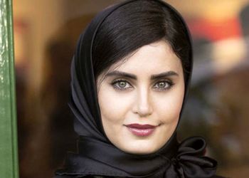 تیپ متفاوت و کمتر دیده شده از الناز شاکردوست در یک کافه!