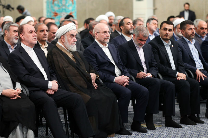 دیدار نمایندگان مجلس شورای اسلامی با رهبر انقلاب حضرت آیت الله خامنه ای -چهارشنبه ۲۱ خرداد ۱۴۰۴