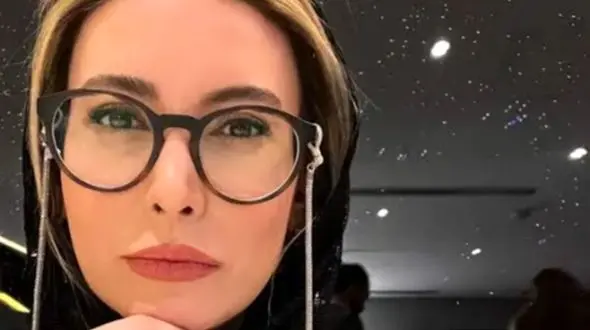 انتخاب جالب فریبا نادری در ترکیب استایل! شال پلنگی و عینک گربه‌ای و ....