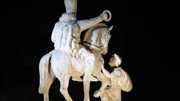 فیلم / والرین کی بود و چرا جلوی شاپور اول زانو زد ../ به بهانه رونمایی مجسمه «زانو زدگان برابر ایران» در میدان انقلاب