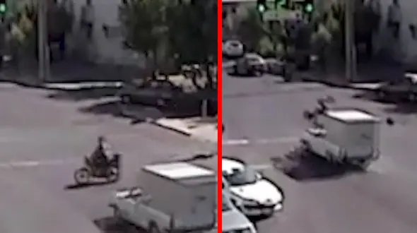 تصادف وحشتناک موتور سیکلت با وانت /  راکب موتور پرواز کرد + فیلم 