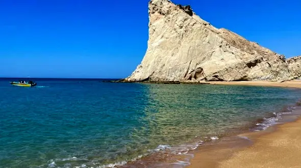 از قله دماوند در آغوش ابر ها تا طبیعت خنک و زیبای استان مازندران