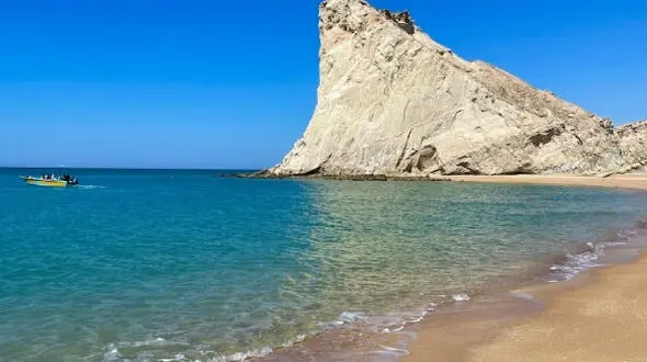از قله دماوند در آغوش ابر ها تا طبیعت خنک و زیبای استان مازندران