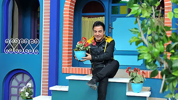 عمو پورنگ دوست ندارد کسی به او نزدیک شود / زندگی عمو پورنگ و دوست خیالی اش+عکس