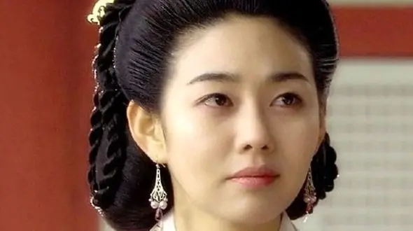 «سولان، زن تسو» (سریال جومونگ) در 48 سالگی در حال تبلیغ کِرِم دست و صورت