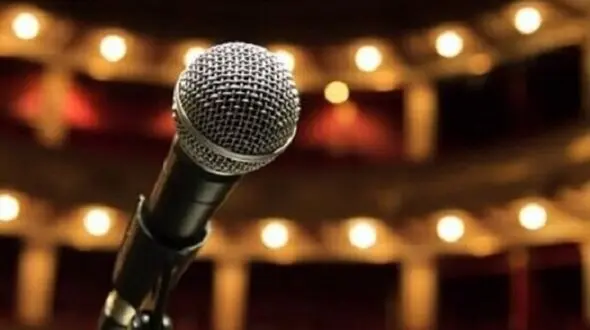 اقدام عجیب روی آنتن تلویزیون؛ تقلید صدای یک زن برای خنداندن مردم + فیلم