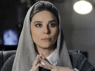 سلفی جدید و دیدنی سحر دولتشاهی با شال حریر / طنازی‌های جدید خانم بازیگر در یک سلفی خاص