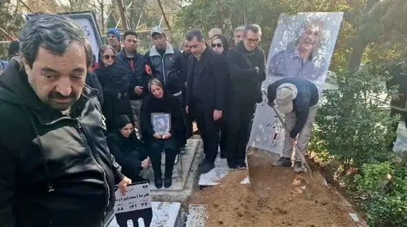 عکس ها / ضجه ها و اشک ها در خاکسپاری پیکر سعید پیردوست با حضور گسترده بازیگران زن و مرد / روحش شاد