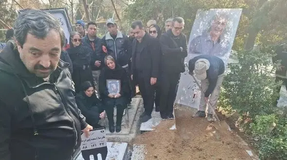 عکس ها / ضجه ها و اشک ها در خاکسپاری پیکر سعید پیردوست با حضور گسترده بازیگران زن و مرد / روحش شاد