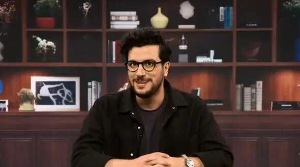 فیلم/ داستان عجیب  زندگی امیرحسین قیاسی کمدین اینستاگرامی : شبایی بوده که گشنه خوابیدم ...  مجبور بودم خانه همسایه خودم را سیر کنم...