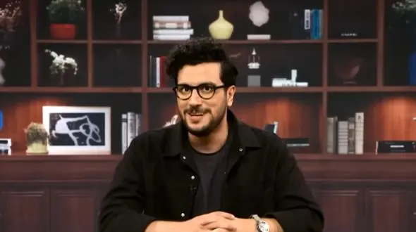 فیلم/ داستان عجیب  زندگی امیرحسین قیاسی کمدین اینستاگرامی : شبایی بوده که گشنه خوابیدم ...  مجبور بودم خانه همسایه خودم را سیر کنم...