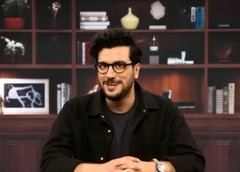 فیلم/ داستان عجیب  زندگی امیرحسین قیاسی کمدین اینستاگرامی : شبایی بوده که گشنه خوابیدم ...  مجبور بودم خانه همسایه خودم را سیر کنم...