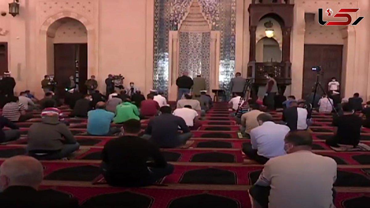حضور نمازگزاران لبنانی در مساجد در روزهای کرونایی + فیلم