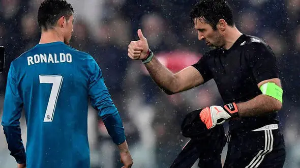 دلداری رونالدو به بوفون بعد از دوئل بزرگ