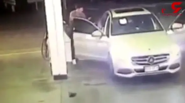 حمله 2 سارق مشکی پوش به راننده بنز + فیلم