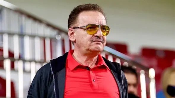 زنوزی: جشن‌های قهرمانی تراکتور باید زیر پرچم ایران باشد