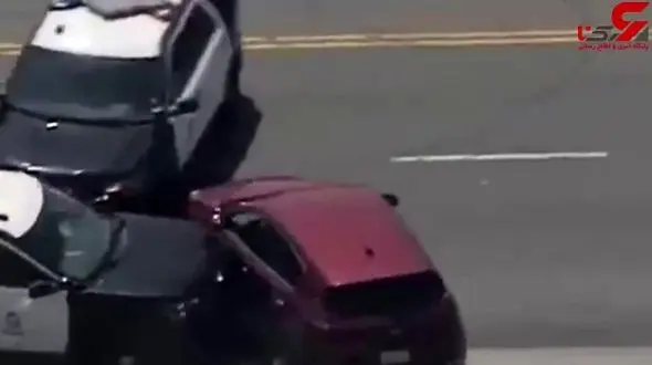 اقدام عجیب پلیس برای متوقف کردن خودروی دزدی + فیلم