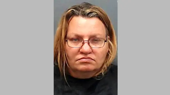 مادری دختر 8 ساله اش را برای تن فروشی فروخت !+ عکس و جزییات