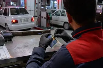 فیلم/ دستکاری تراشه کارت‌های سوخت شهروندان به قصد قاچاق سوخت/ کارت سوخت خود را در جایگاه‌ها در اختیار دیگران قرار ندهید
