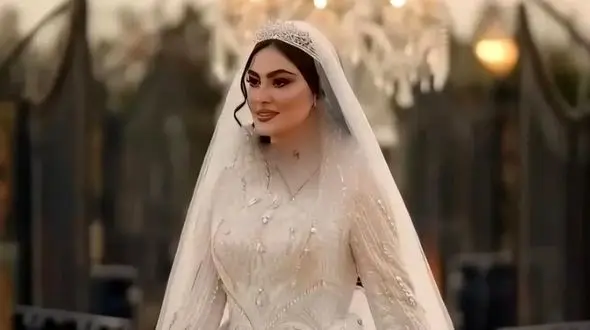 فیلم / آشفتگی مریم مومن 2 ساعت قبل از عروسی در تالار با پیژامه و لباس راحتی / عجب وسواسی داره عروس خانوم قشنگمون