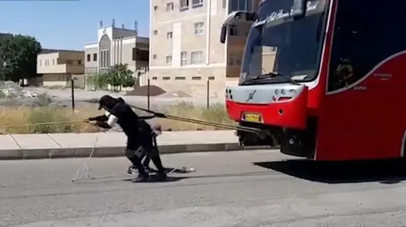 گفتگو با مریم همتی قوی ترین زن ایران + فیلم کشیدن اتوبوس 18 تنی