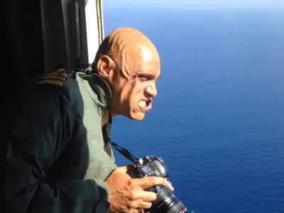 تصاویر خارق‌ العاده از طوفان؛ چالش عکاسی حین باز شدن درِ هواپیما / فیلم