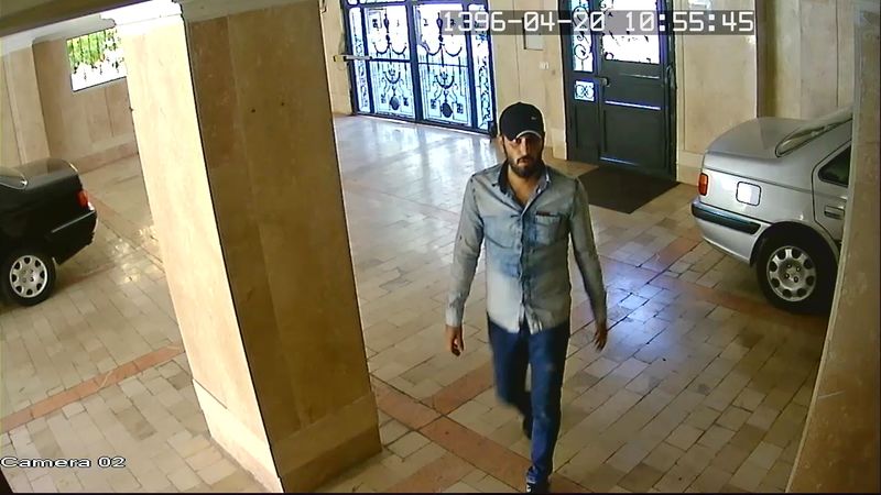 متهم اداره یکم با لباس و شلوار جیب آبی (2)