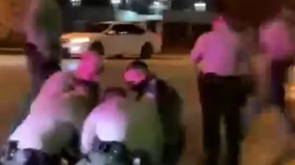 بازداشت وحشیانه یک خبرنگار زن در آمریکا + فیلم