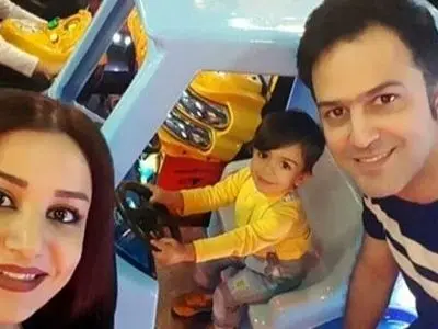 فیلم / نگاهی به چیدمان و دکوراسیون خانه دوبلکس حامد آهنگی / اعیانی با ورودی جذاب تا مبلمانی یاسی رنگ ، آشپزخانه‌ای درندشت با لوازم برقی لوکس و ...