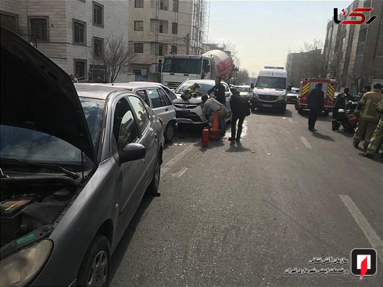 عکس های دلخراش از تصادف زنجیره ای در خیابان ستارخان تهران