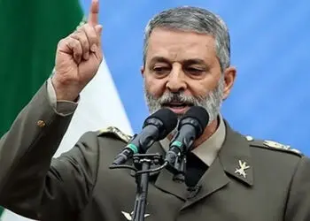 عکس سفر در زمان / «سرلشکر موسوی و سرلشکر باقری» دو فرمانده شهید در یک مراسم نظامی؛ سال 1403