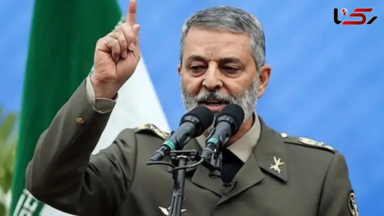 عکس سفر در زمان / «سرلشکر موسوی و سرلشکر باقری» دو فرمانده شهید در یک مراسم نظامی؛ سال 1403