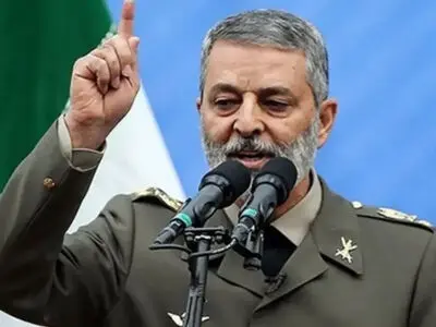 عکس سفر در زمان / «سرلشکر موسوی و سرلشکر باقری» دو فرمانده شهید در یک مراسم نظامی؛ سال 1403