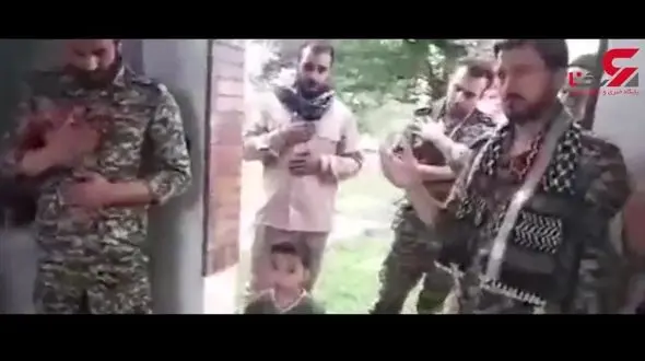 مداحی فرزند خردسال شهید مدافع حرم بر سر مزار پدرش + فیلم 