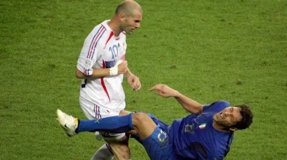 رمزگشایی از ضربه‌ سر زیدان به ماتراتزی + عکس 