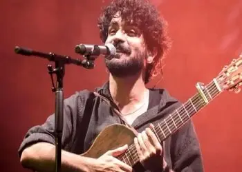 آواز احساسی/عرفان از در سکوت شب خانه زد فریاد خوند مردم از خودش بلندتر همراهی میکنند