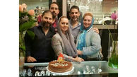 جشن تولد آقای بازیگر  کنار خانواده اش در یک ساعت فروشی! + عکس

