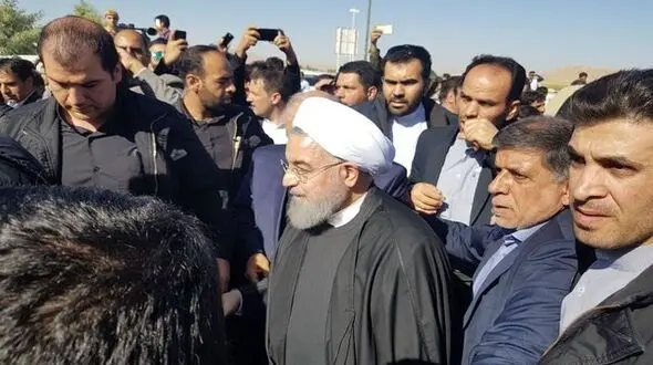 استقبال گرم مردم سرپل ذهاب از روحانی