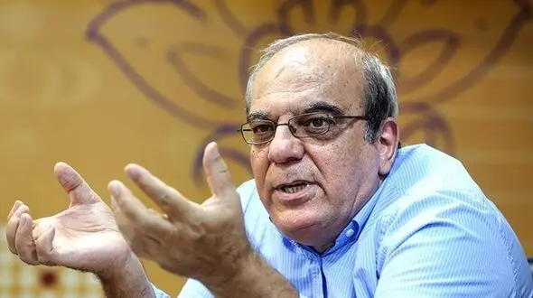 انتقاد عباس عبدی از سخنان امامان جمعه 4 شهر : چرا همه چیز را به گردن خدا می اندازید ؟ 