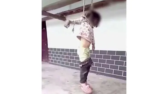 تنبیه عجیب زن مطلقه با دار زدن دخترش + عکس