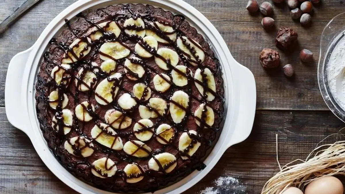 خوشمزه‌ترین کیک موزی شکلاتی روی گاز